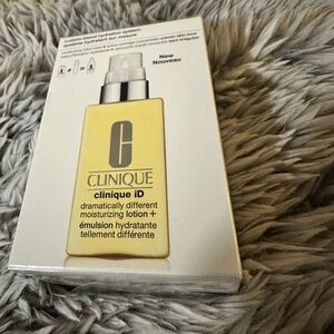 CLINIQUE clinique iD dramatically different
moisturizing lotion